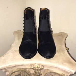 Black pointy toe faux cow hair booties 8.5